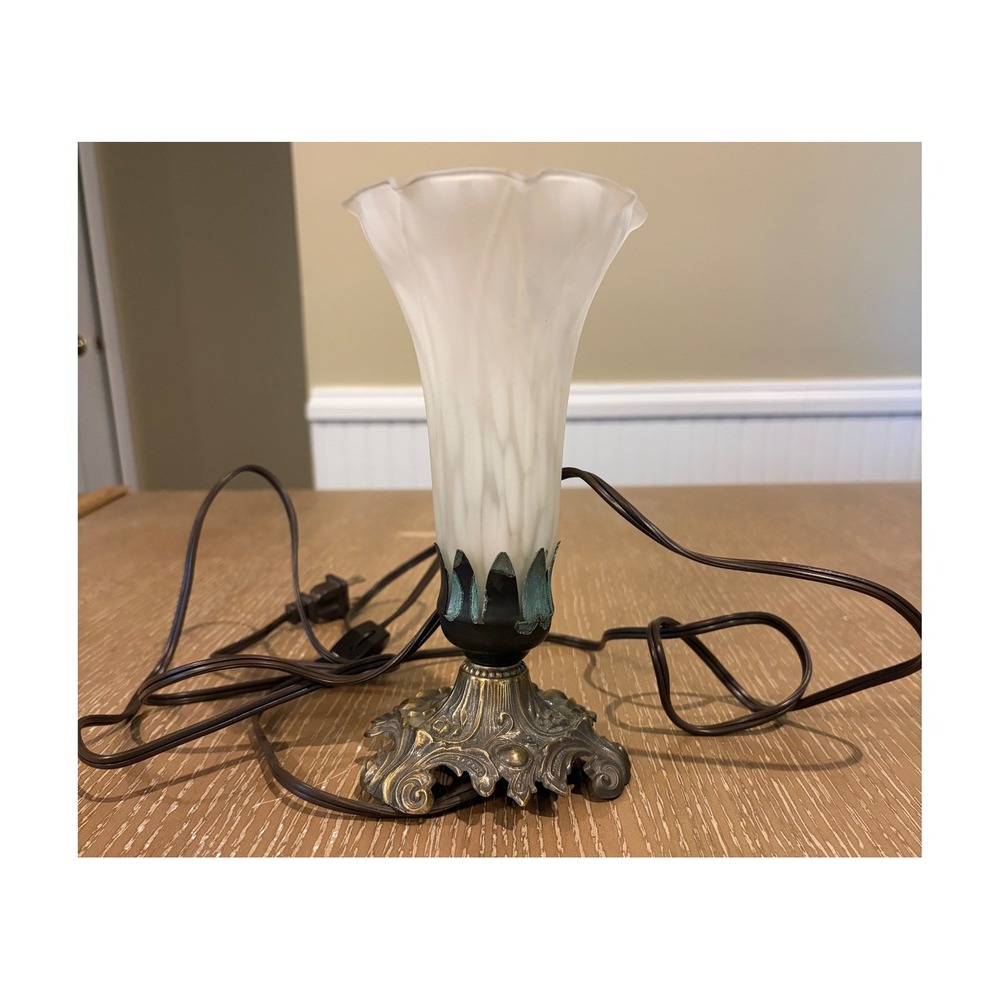 Vintage L&L WMC 1973 Water Lily Table Lamp Frosted Glass Shade Ornate Base